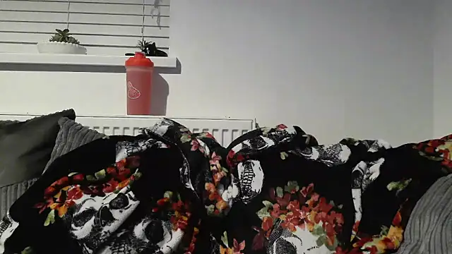 Snapshot of Sizzling_Indie36 chatting on September 28, 12:27 am Sizzling Indie36 online show from September 28, 12:27 am