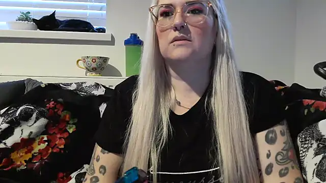 Snapshot of Sizzling_Indie36 chatting on September 28, 5:18 pm Sizzling Indie36 online show from September 28, 5:18 pm