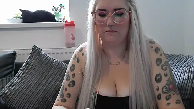 Snapshot of Sizzling_Indie36 chatting on September 30, 9:36 am Sizzling Indie36 online show from September 30, 9:36 am