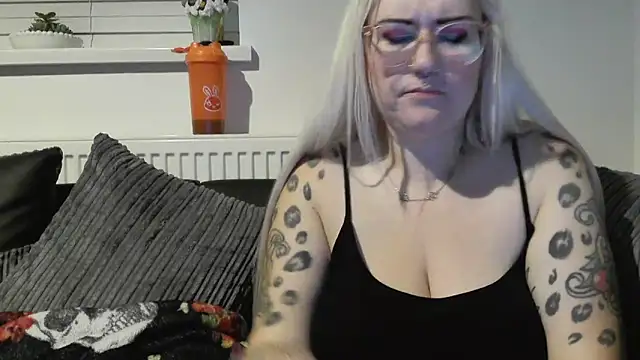 Snapshot of Sizzling_Indie36 chatting on September 30, 9:42 pm Sizzling Indie36 online show from September 30, 9:42 pm