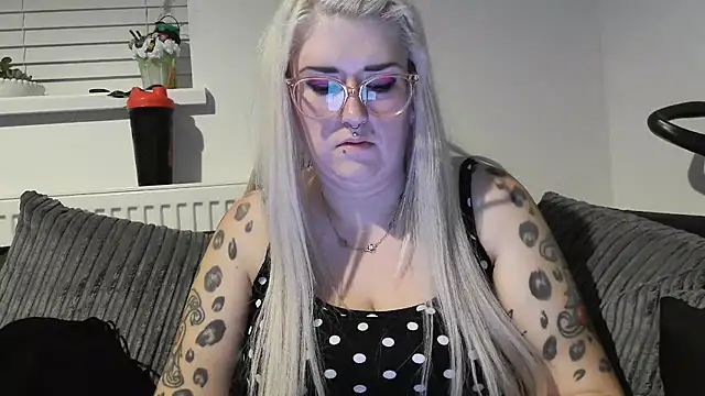 Snapshot of Sizzling_Indie36 chatting on October 1, 7:42 pm Sizzling Indie36 online show from October 1, 7:42 pm