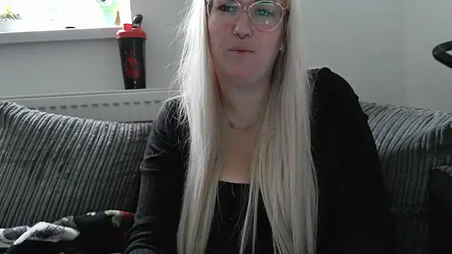 Snapshot of Sizzling_Indie36 chatting on October 2, 8:10 am Sizzling Indie36 online show from October 2, 8:10 am