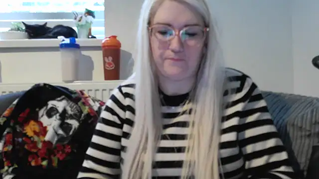 Snapshot of Sizzling_Indie36 chatting on October 3, 8:33 am Sizzling Indie36 online show from October 3, 8:33 am