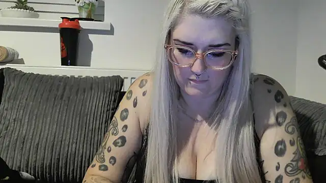 Snapshot of Sizzling_Indie36 chatting on October 10, 6:18 pm Sizzling Indie36 online show from October 10, 6:18 pm