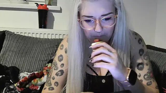 Snapshot of Sizzling_Indie36 chatting on October 12, 9:36 pm Sizzling Indie36 online show from October 12, 9:36 pm