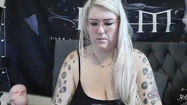 Snapshot of Sizzling_Indie36 chatting on October 18, 10:05 am Sizzling Indie36 online show from October 18, 10:05 am