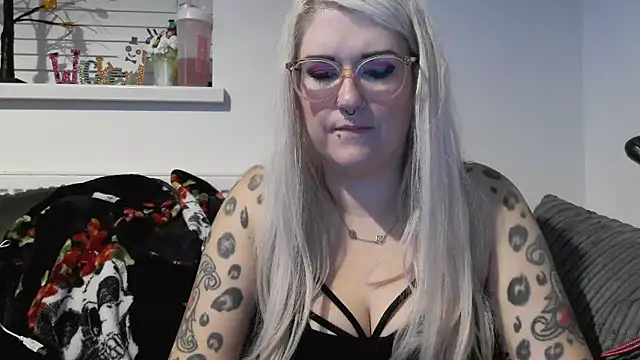 Snapshot of Sizzling_Indie36 chatting on October 18, 10:10 pm Sizzling Indie36 online show from October 18, 10:10 pm