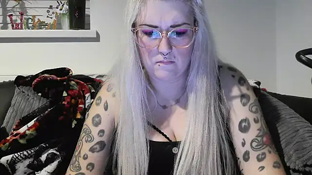 Snapshot of Sizzling_Indie36 chatting on October 20, 7:47 pm Sizzling Indie36 online show from October 20, 7:47 pm