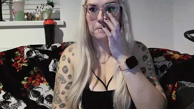 Snapshot of Sizzling_Indie36 chatting on October 24, 9:00 pm Sizzling Indie36 online show from October 24, 9:00 pm