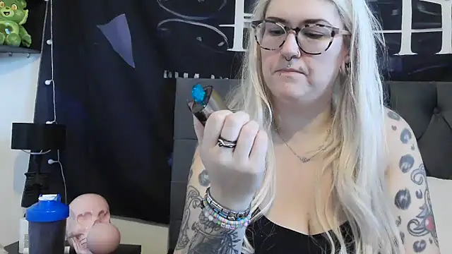 Snapshot of Sizzling_Indie36 chatting on November 2, 3:47 pm Sizzling Indie36 online show from November 2, 3:47 pm