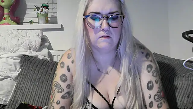 Snapshot of Sizzling_Indie36 chatting on November 3, 7:48 pm Sizzling Indie36 online show from November 3, 7:48 pm