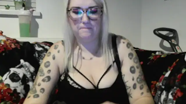 Snapshot of Sizzling_Indie36 chatting on November 10, 5:45 pm Sizzling Indie36 online show from November 10, 5:45 pm