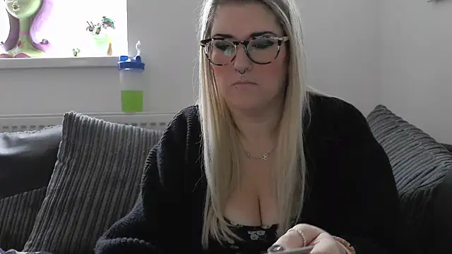 Snapshot of Sizzling_Indie36 chatting on November 19, 1:55 pm Sizzling Indie36 online show from November 19, 1:55 pm