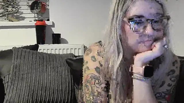 Snapshot of Sizzling_Indie36 chatting on November 28, 5:26 pm Sizzling Indie36 online show from November 28, 5:26 pm