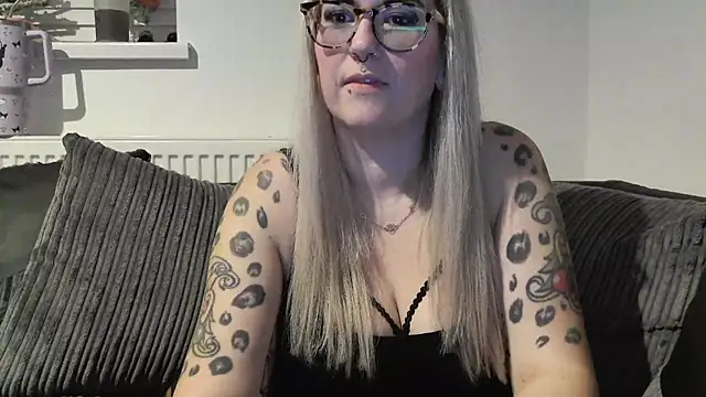 Snapshot of Sizzling_Indie36 chatting on December 5, 6:59 pm Sizzling Indie36 online show from December 5, 6:59 pm