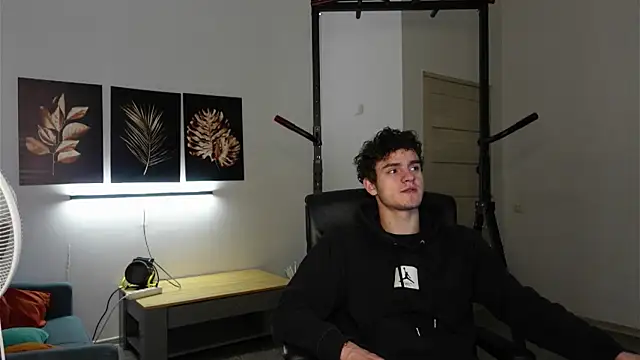 Snapshot of Brad_Holloway chatting on November 20, 6:24 am Brad Holloway online show from November 20, 6:24 am