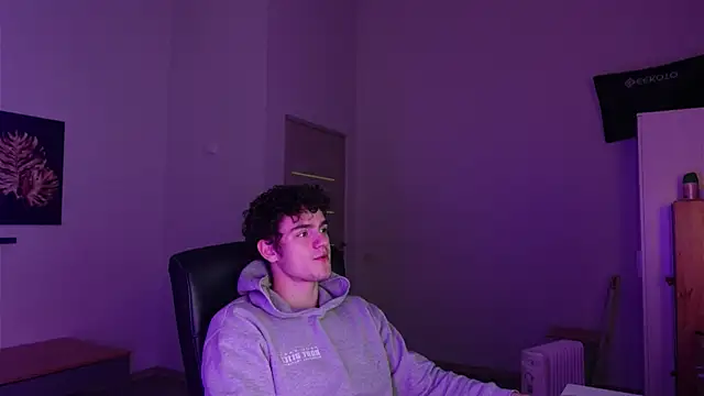 Snapshot of Brad_Holloway chatting on November 30, 6:39 am Brad Holloway online show from November 30, 6:39 am