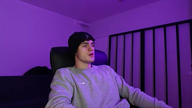 Snapshot of Brad_Holloway chatting on December 3, 2:04 pm Brad Holloway online show from December 3, 2:04 pm