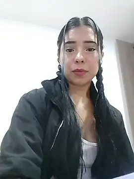 Snapshot of Emilybutterfly1 chatting on September 25, 12:25 am Emilybutterfly1 online show from September 25, 12:25 am