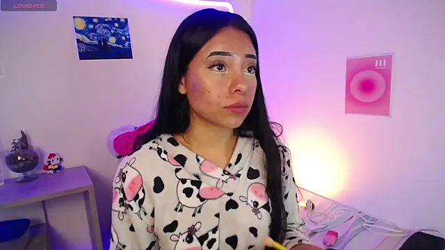 Snapshot of Emilybutterfly1 chatting on September 27, 8:52 am Emilybutterfly1 online show from September 27, 8:52 am