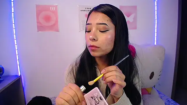 Snapshot of Emilybutterfly1 chatting on December 3, 3:25 am Emilybutterfly1 online show from December 3, 3:25 am