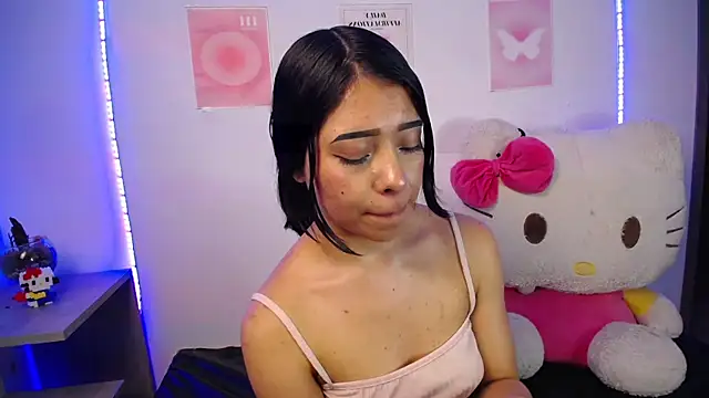 Snapshot of Emilybutterfly1 chatting on December 16, 11:54 pm Emilybutterfly1 online show from December 16, 11:54 pm