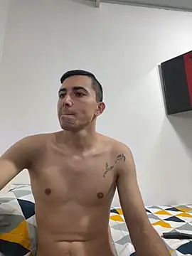 Snapshot of pareja_curiosa19 chatting on October 14, 1:06 am pareja curiosa19 online show from October 14, 1:06 am