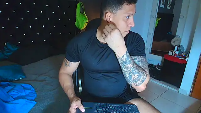 ethan dalton  online show from November 11, 3:28 am