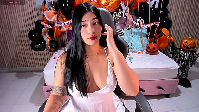 Nicolee19 online show from November 8, 10:59 am