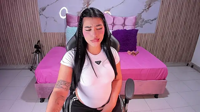 Nicolee19 online show from December 2, 11:04 am