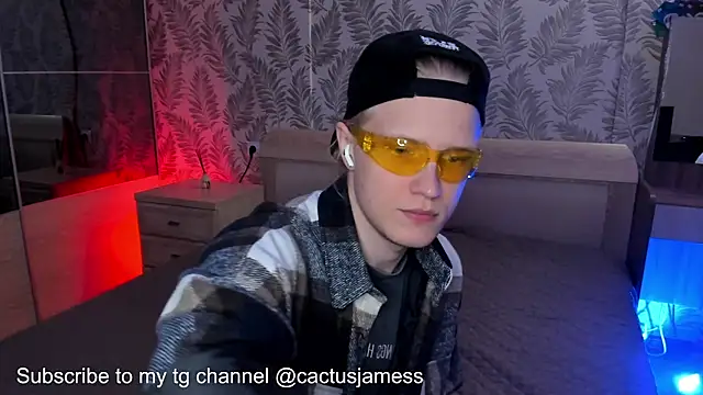 Snapshot of Cactus__James chatting on September 10, 3:56 pm Cactus James online show from September 10, 3:56 pm