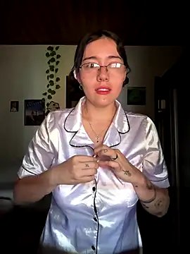 MitsuChan  online show from October 17, 1:25 pm