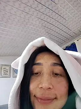 Snapshot of Elowyn chatting on October 20, 2:45 am Elowyn online show from October 20, 2:45 am