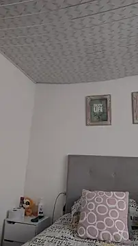 Snapshot of Elowyn chatting on November 9, 5:11 pm Elowyn online show from November 9, 5:11 pm