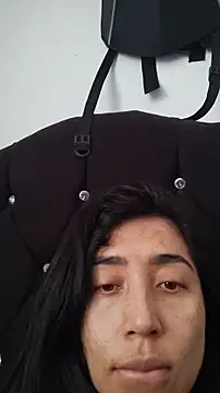 Snapshot of Elowyn chatting on November 18, 1:04 pm Elowyn online show from November 18, 1:04 pm