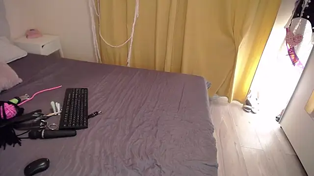 Snapshot of OxyS3reNITY chatting on December 4, 11:08 am OxyS3reNITY online show from December 4, 11:08 am