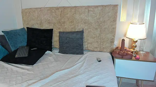 angelinarouse  online show from November 23, 4:51 pm