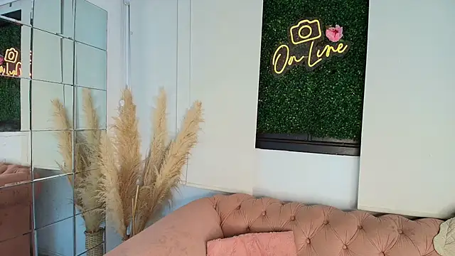 juliana luque online show from November 2, 12:07 pm