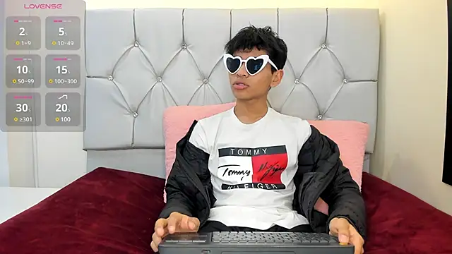 Ethan Westt online show from March 21, 1:56 pm