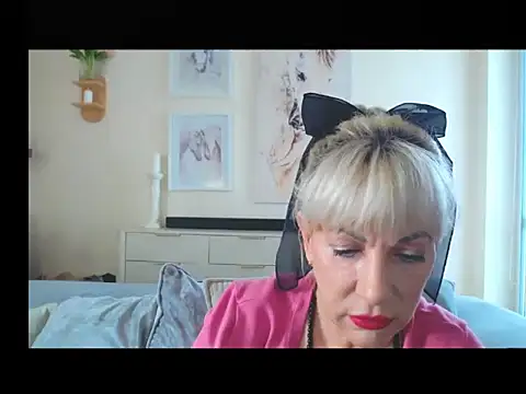 Snapshot of GabrielleTrue chatting on October 27, 7:34 am GabrielleTrue online show from October 27, 7:34 am