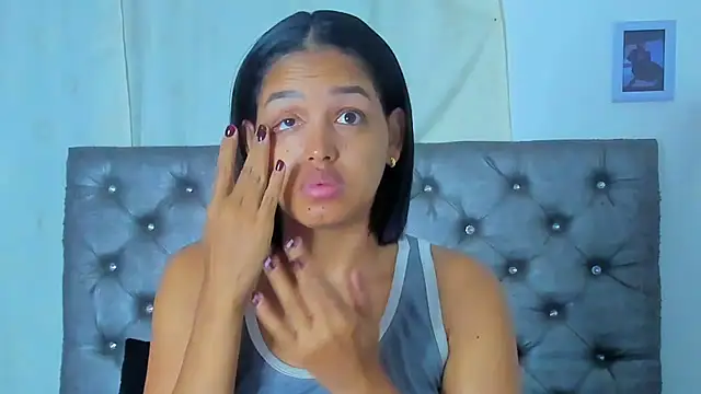 Snapshot of NikkiStarrr chatting on November 1, 10:39 am NikkiStarrr online show from November 1, 10:39 am