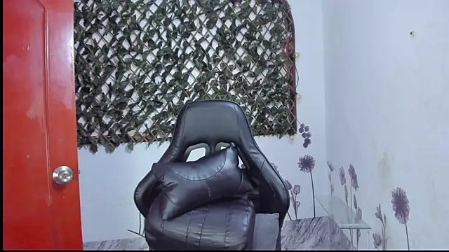 Sarahbrowm  online show from September 25, 6:00 pm