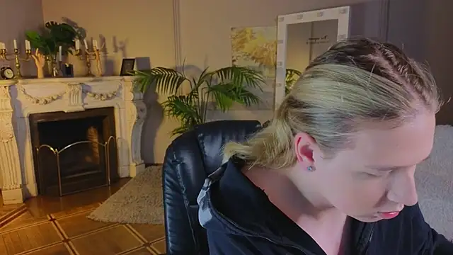 Snapshot of Jes_Solar chatting on October 6, 12:02 pm Jes Solar online show from October 6, 12:02 pm