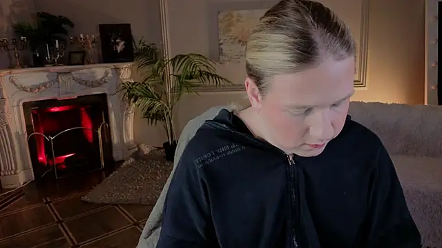 Snapshot of Jes_Solar chatting on November 16, 10:04 pm Jes Solar online show from November 16, 10:04 pm