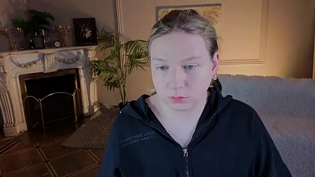 Snapshot of Jes_Solar chatting on November 19, 10:10 pm Jes Solar online show from November 19, 10:10 pm