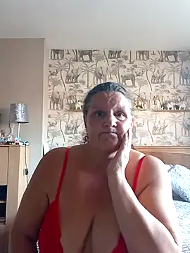 MissQueenBeex online show from March 19, 2:35 pm