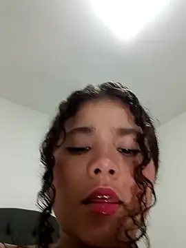 Snapshot of daika31 chatting on October 12, 1:37 am daika31 online show from October 12, 1:37 am