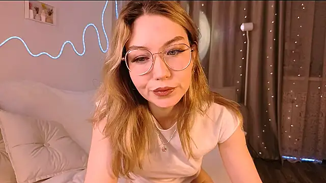 Lilo Sims online show from November 29, 1:19 am