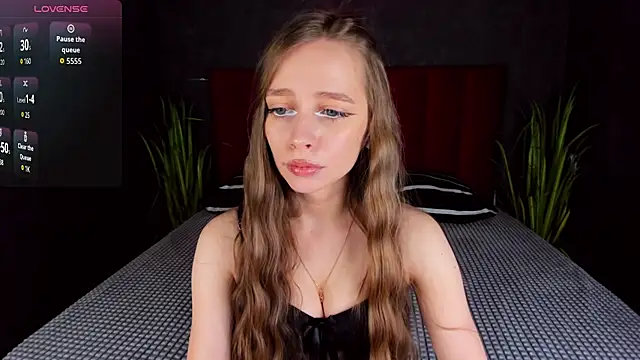 Amy Waynee online show from October 27, 5:28 pm