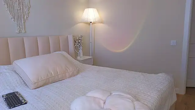 Snapshot of Candymrr chatting on November 25, 5:40 am Candymrr online show from November 25, 5:40 am